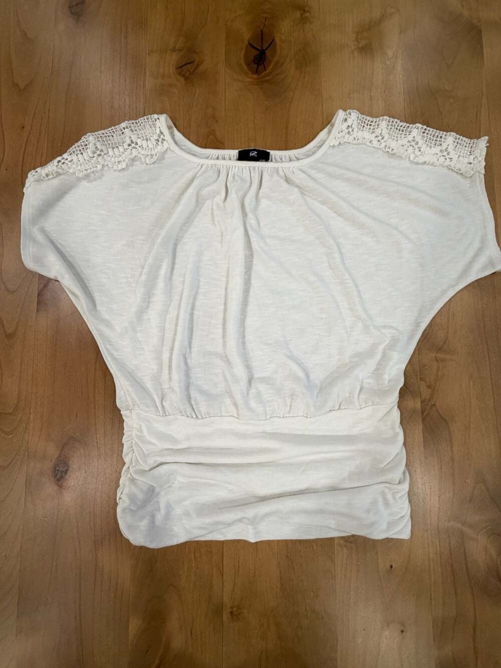 i2 Byer Size L White Top Crochet Shoulder Banded Hem Large